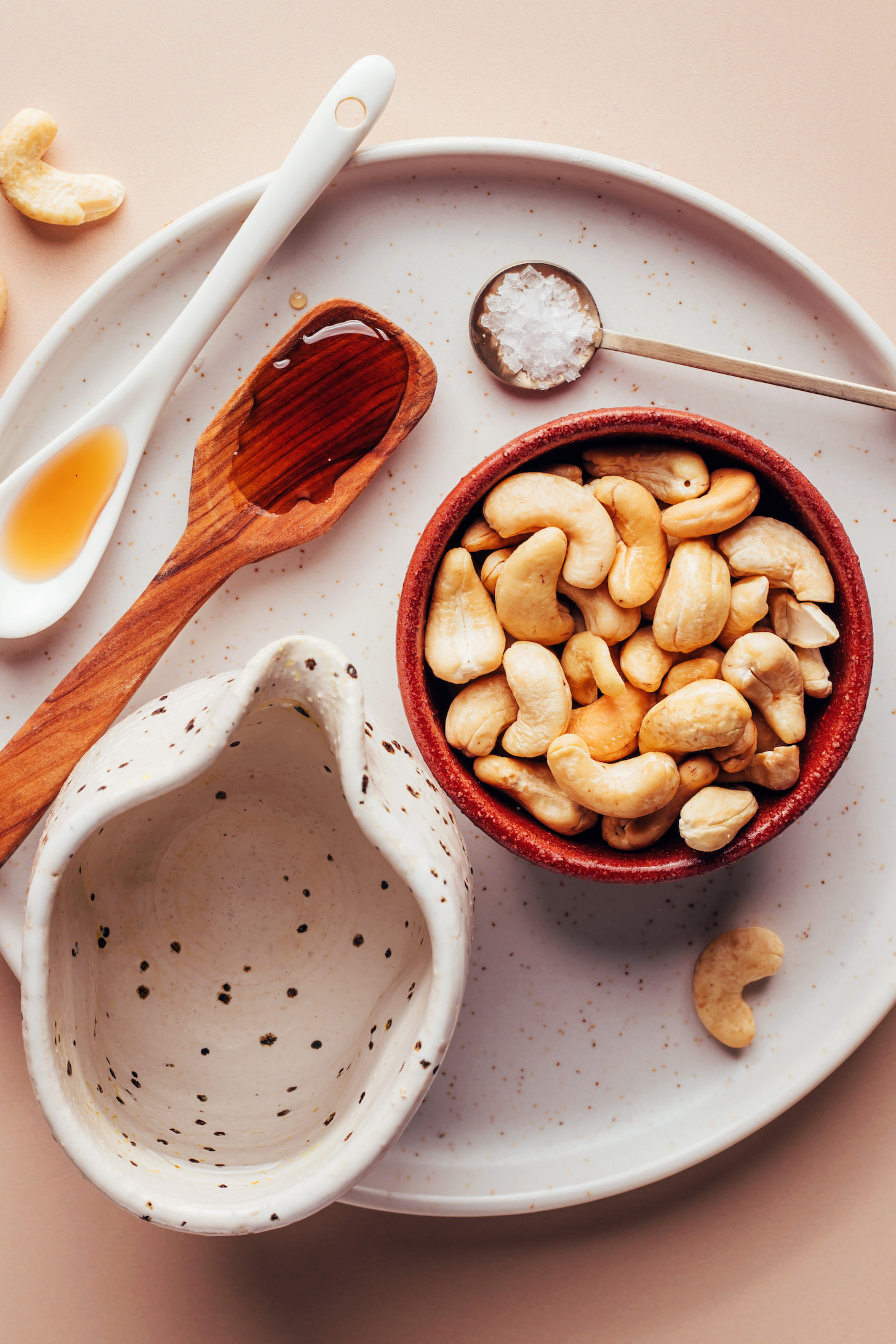 Cashews, sea salt, maple syrup, vanilla, and water