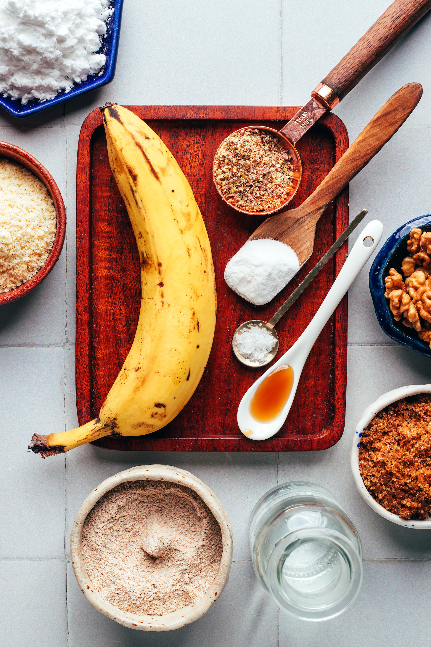 Potato starch, almond flour, buckwheat flour, water, cocout sugar, walnuts, vanilla, salt, baking soda, banana, and flaxseed meal